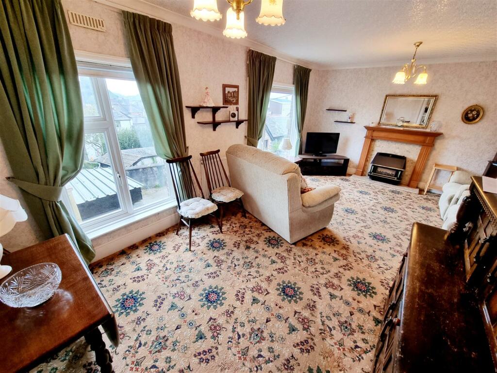 Sitting &amp; Dining Room