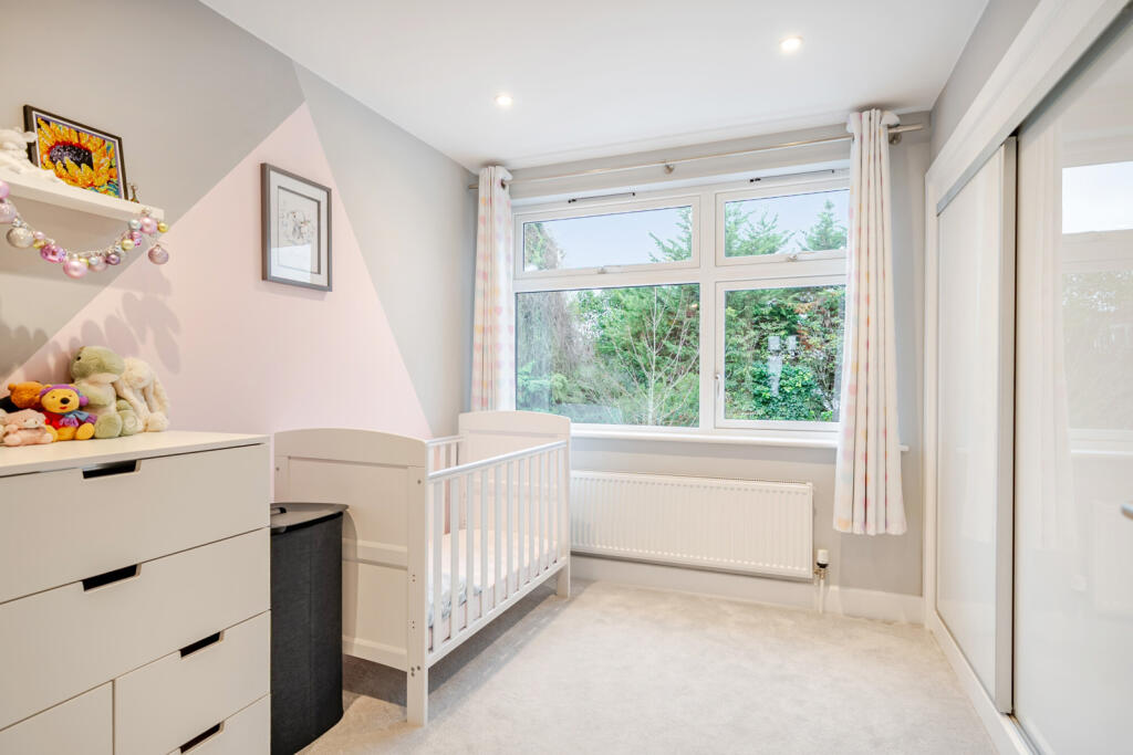 1388545-11-693bfb...