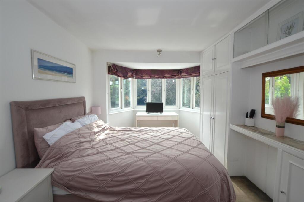 13 Cypress Avenue Bed 1.JPG