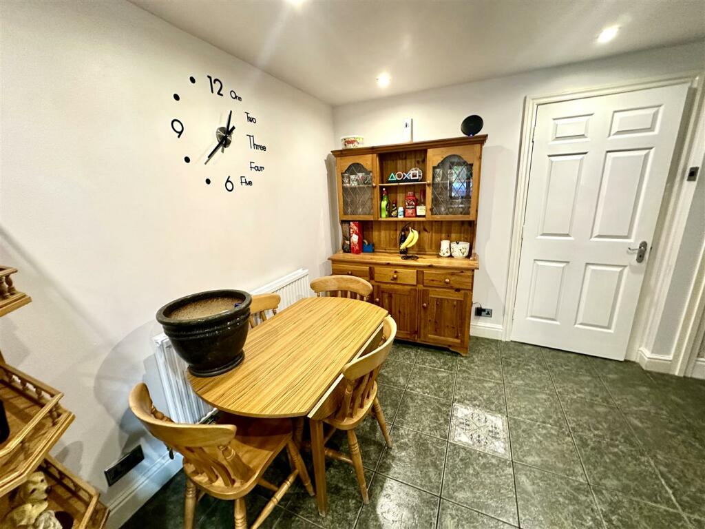 KITCHEN/BREAKFAST ROOM