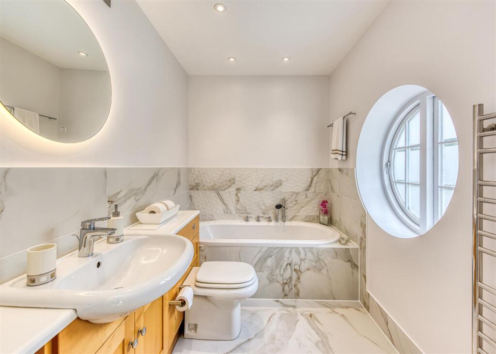 14 Wergs Hall Road-bed2 ensuite.jpg