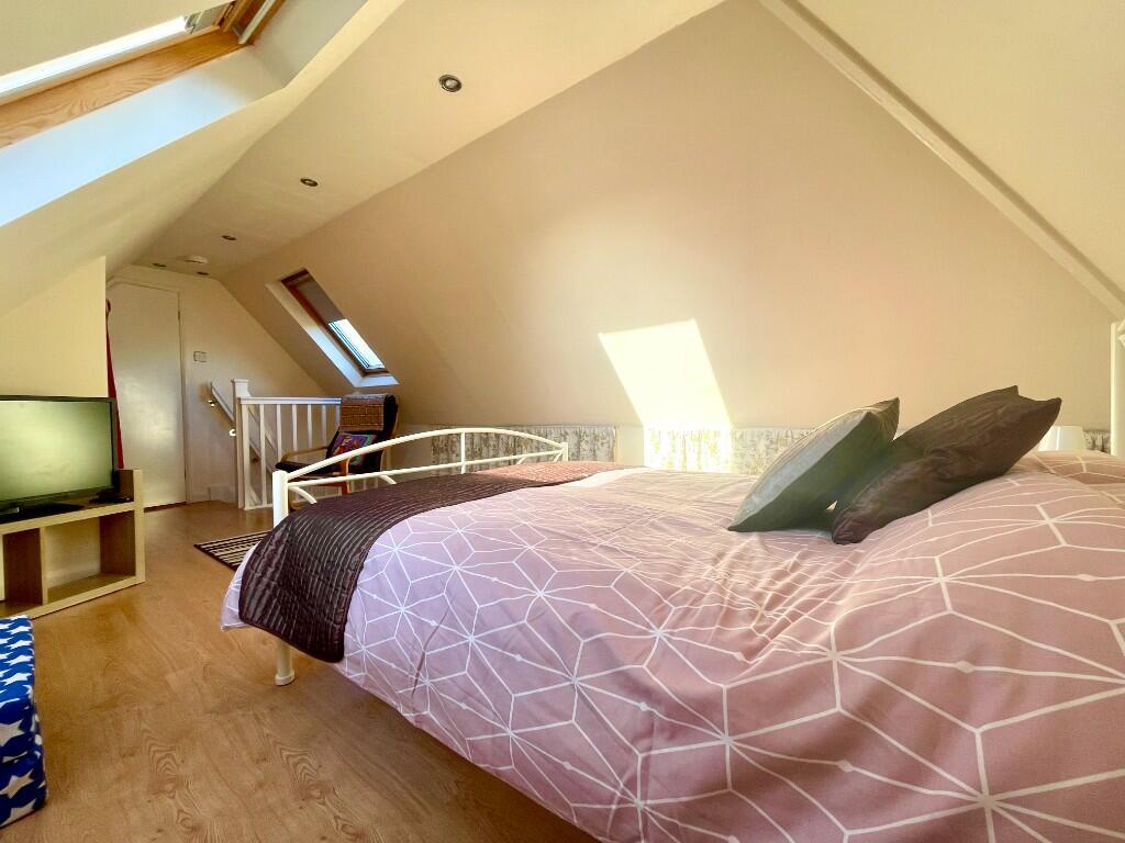Annex upstairs bed 