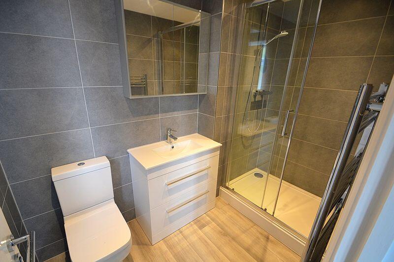 EN SUITE SHOWER ROOM