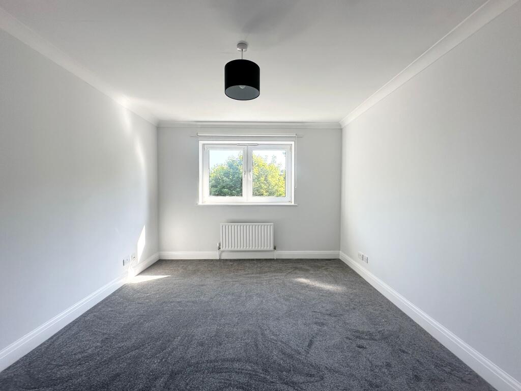 6 BEDROOM 1.jpeg