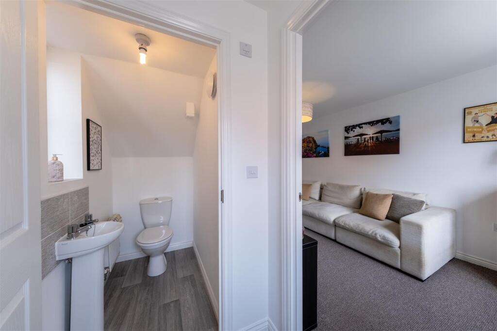 8 St James Court-010.jpg