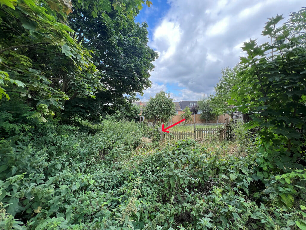 Image 1 - Rear ga...