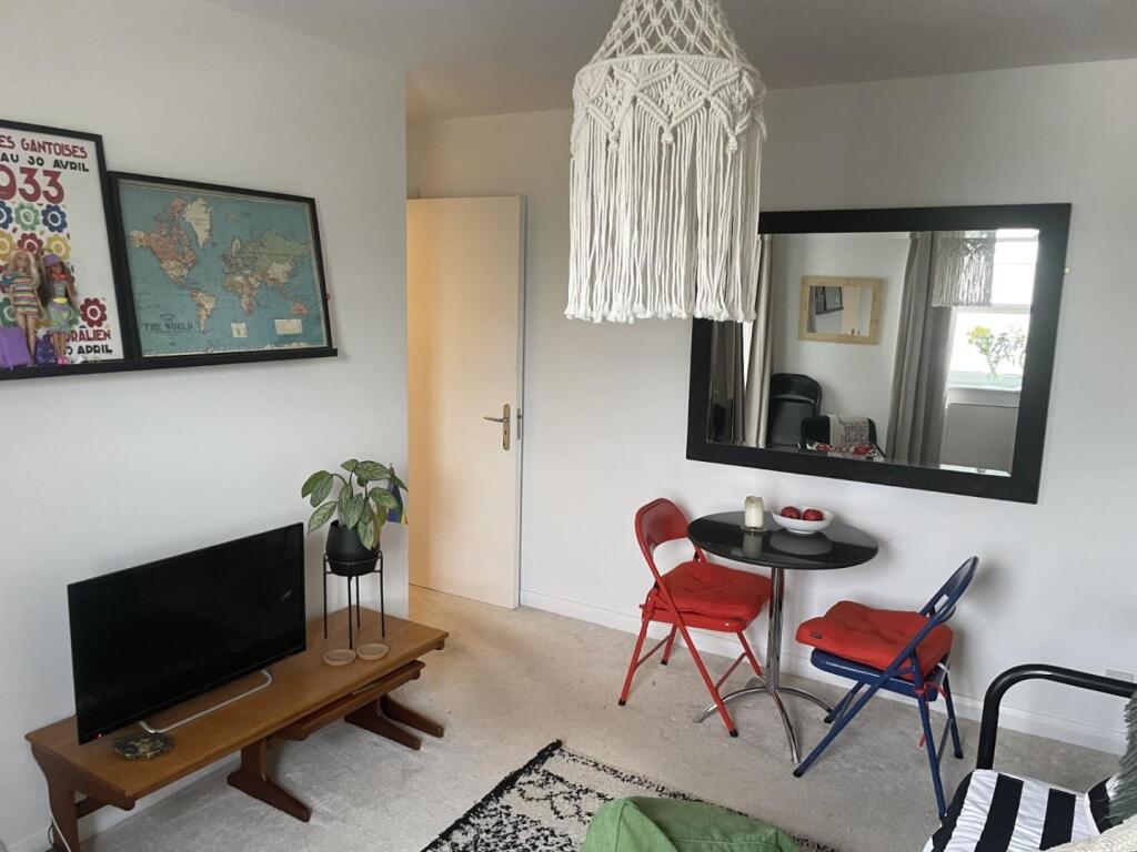 Lounge 3.jpg