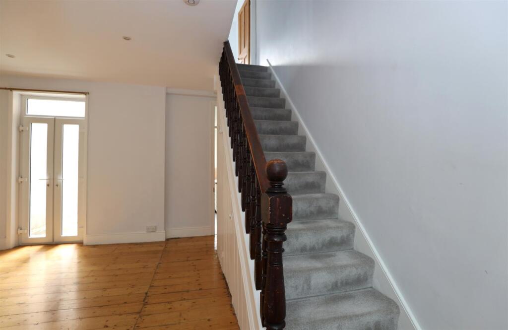 Stairstofirstfloor.jpeg