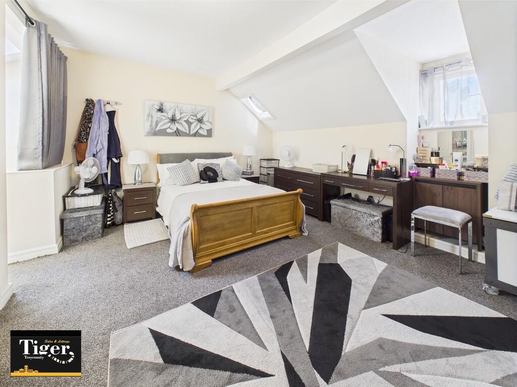 CAM02176G0-PR0582...