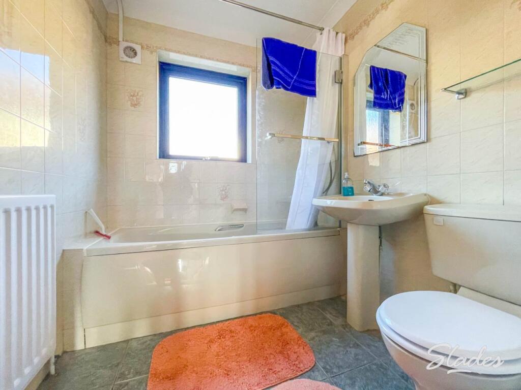 8 The Courtyard bath