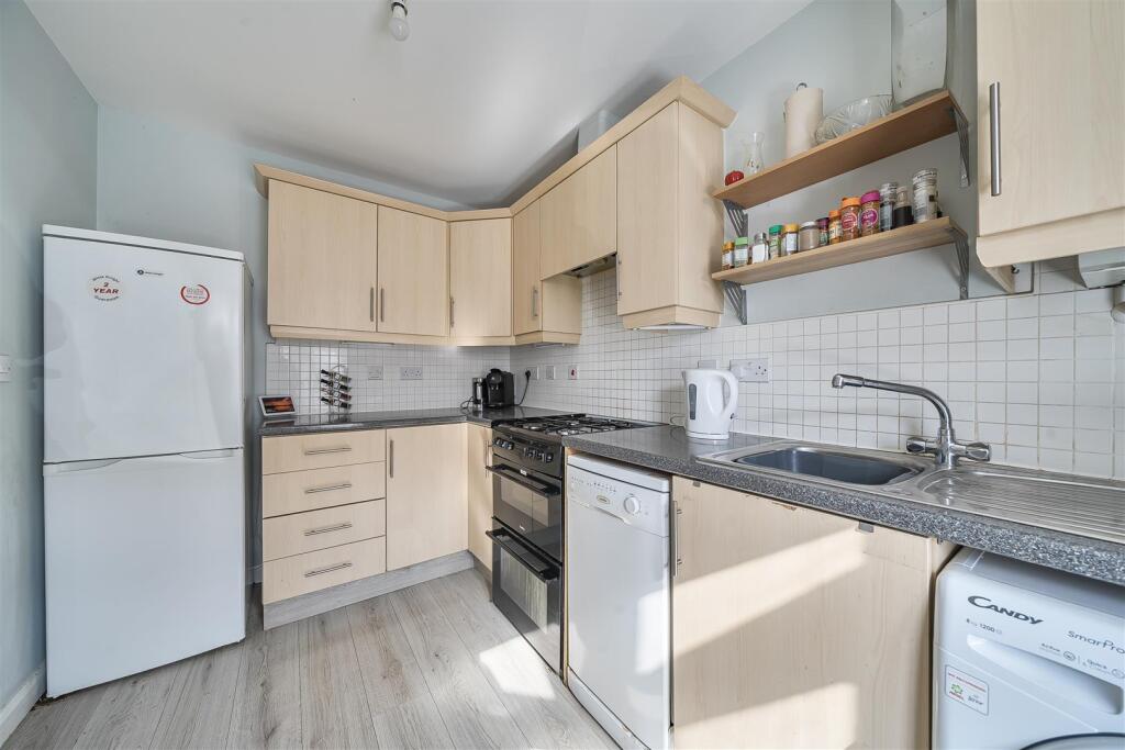 38 Stowe Drive, Rugby (11).jpg