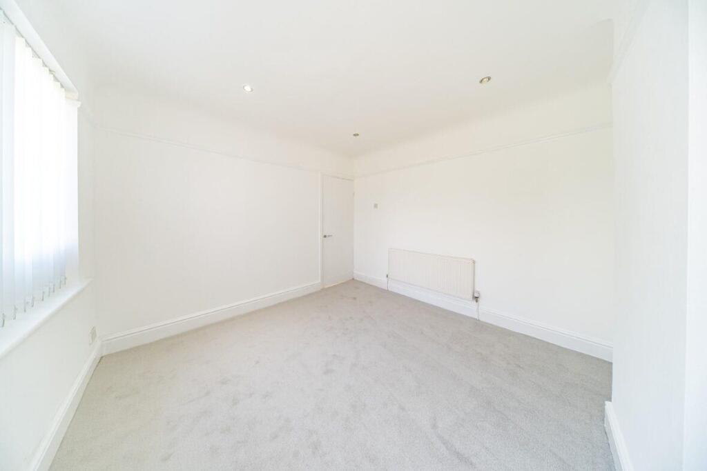 77 Jeffereys Crescent bedroom 2 2.jpg