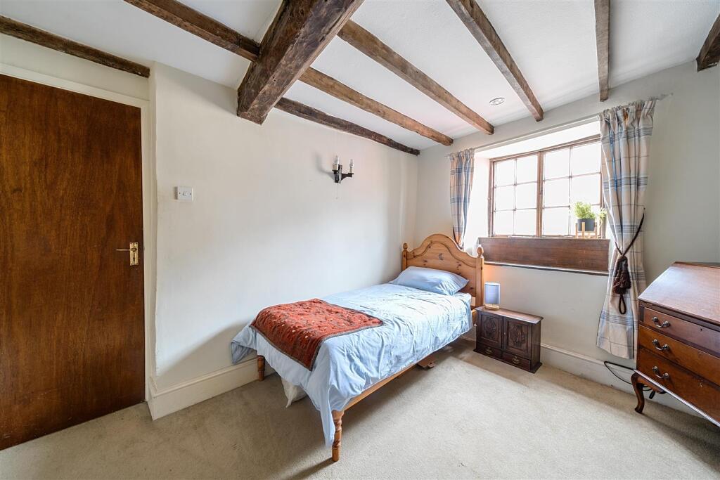 9 High Street, Blisworth (15).jpg