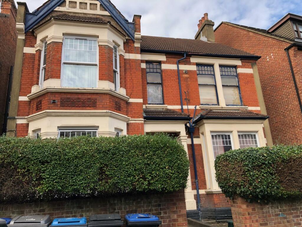 1st Floor Studio Flat