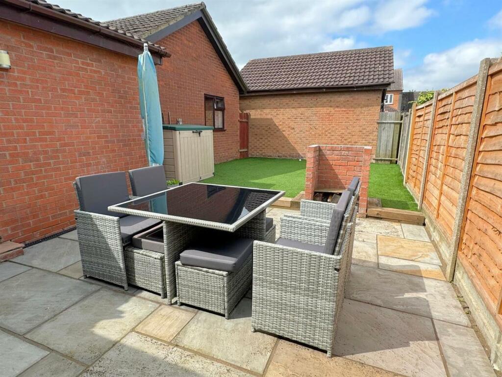 Secluded patio/BBQ Area