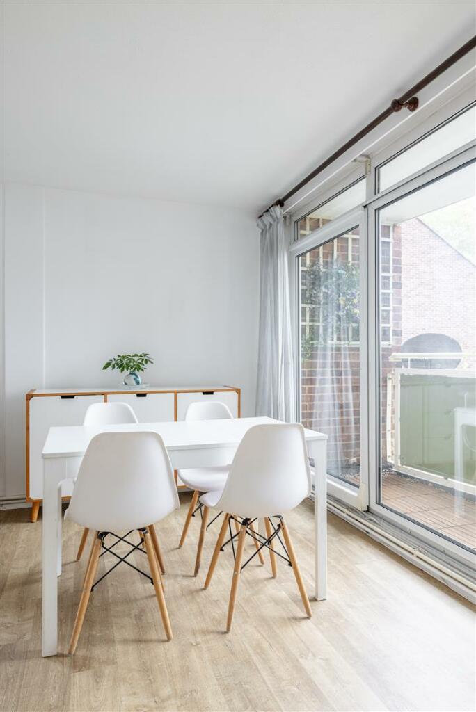 Brading Crescent E11