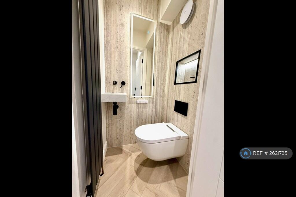 Downstairs Cloakroom 2