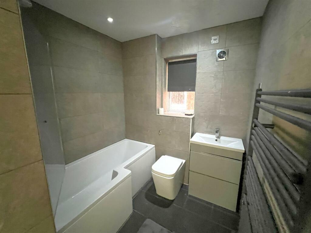 Family Bathroom.JPG