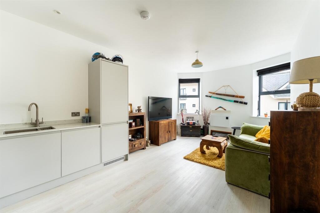 Kitchen Lounge 1.jpg