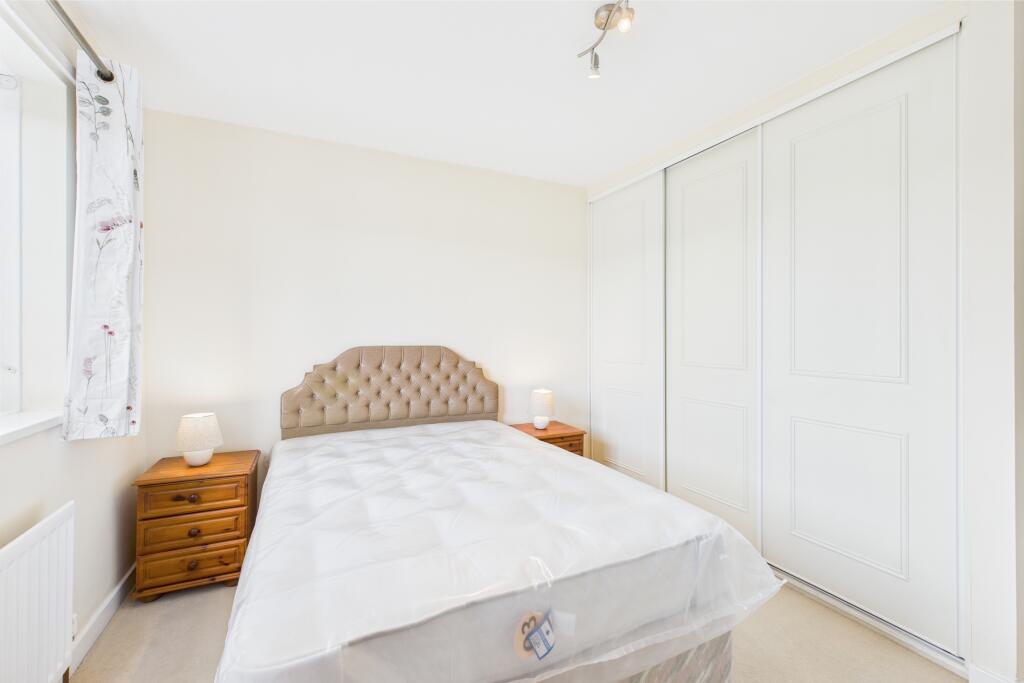 CAM04201G0-PR0083-STILL018