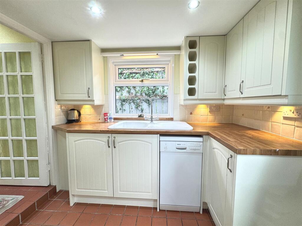 Kitchen 4.jpg