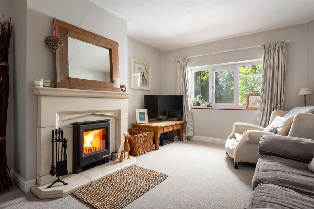 22 - Hilary Cottage - GL7 4HT - Web.jpg