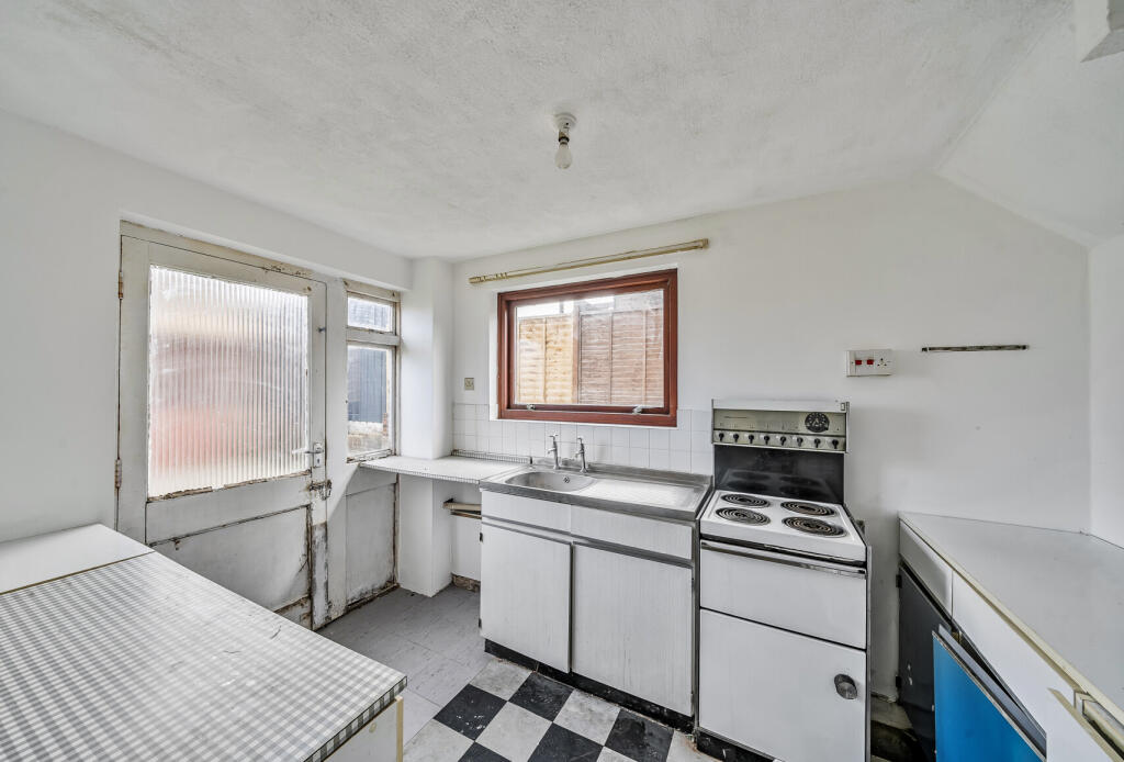 1373634-9-68ff75e...