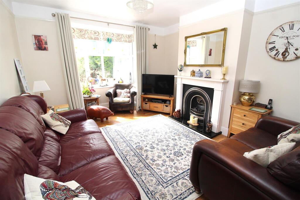 Sitting / Dining Room