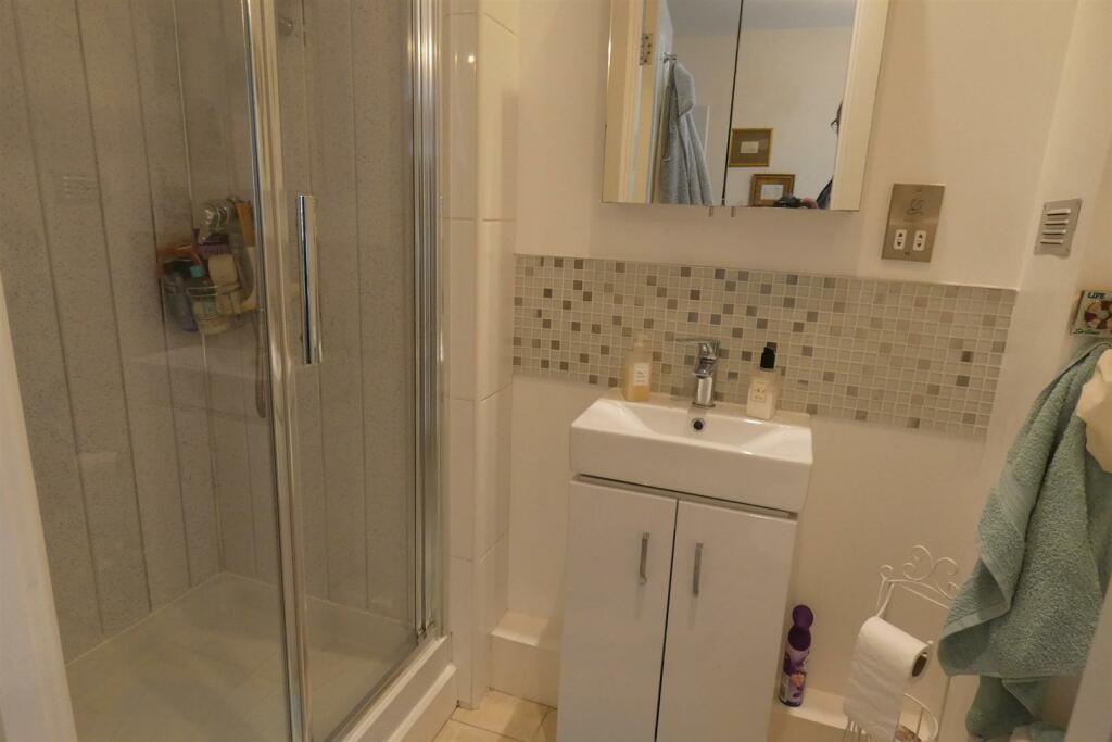 ENSUITE SHOWER ROOM