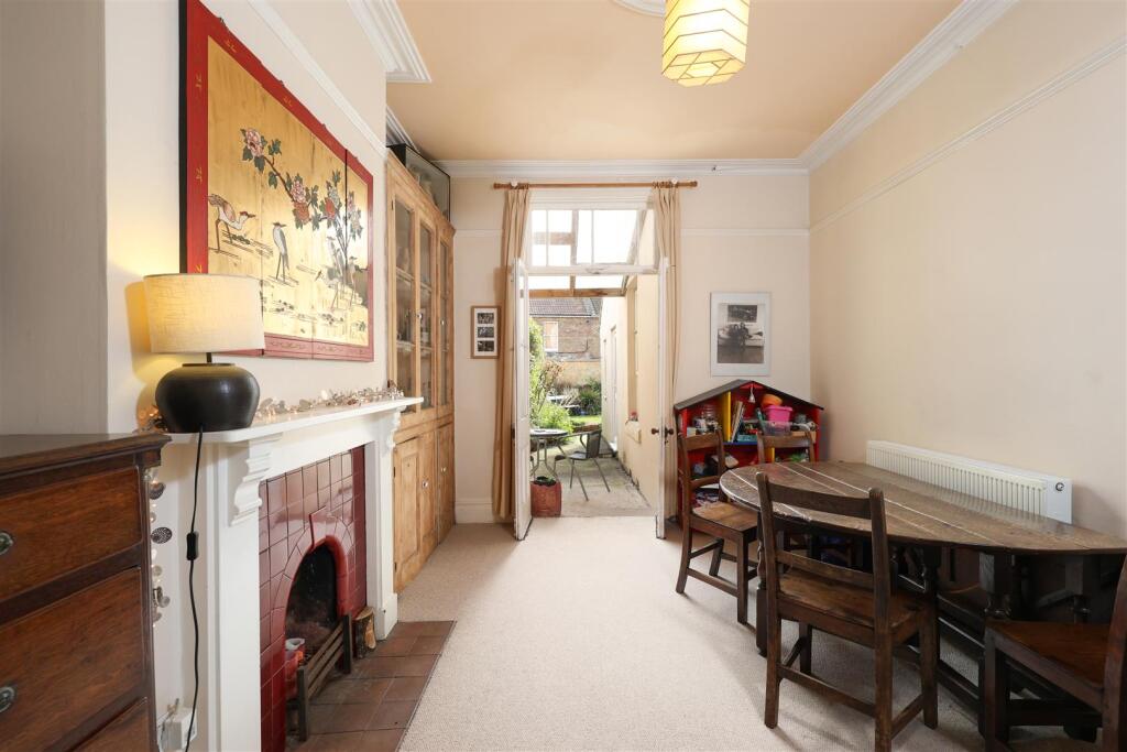 19 Cricklade Rd 6.JPG