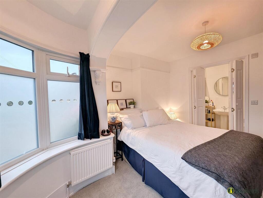 1 of 4-5 Bedrooms
