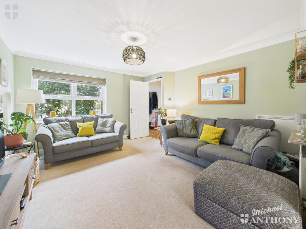 CAM03852G0-PR0435-STILL015