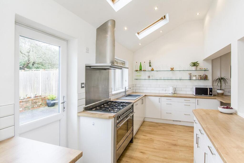 Kitchen/Breakfast Area