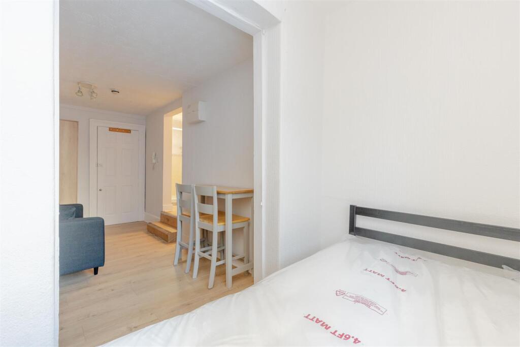 Russell Road (9).jpg