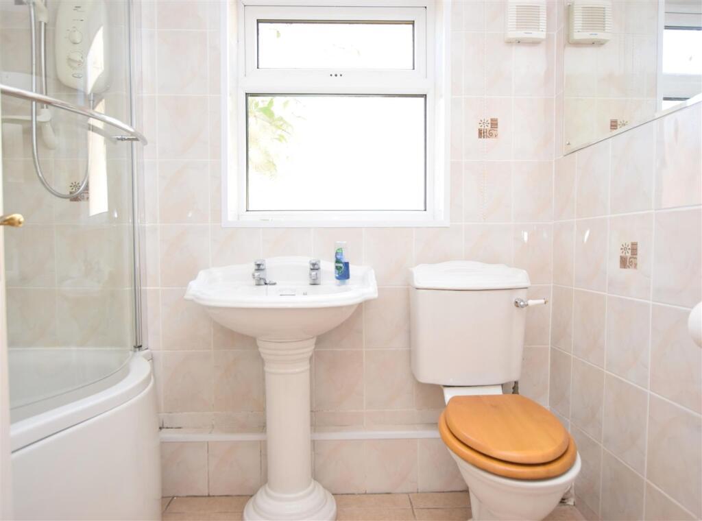 Bathroom.JPG