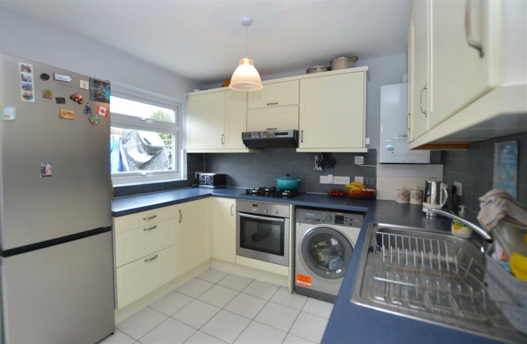 78 Wills Crescent kitchen.JPG