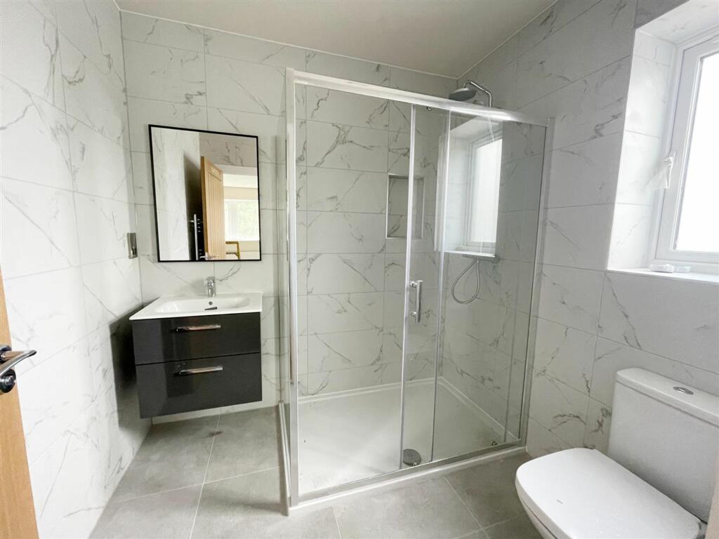 BEDROOM ONE EN-SUITE