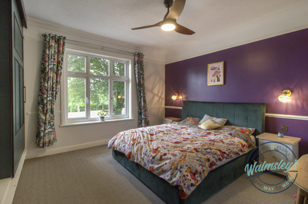 Main bedroom to frontage