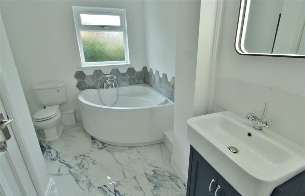 FAMILY BATHROOM