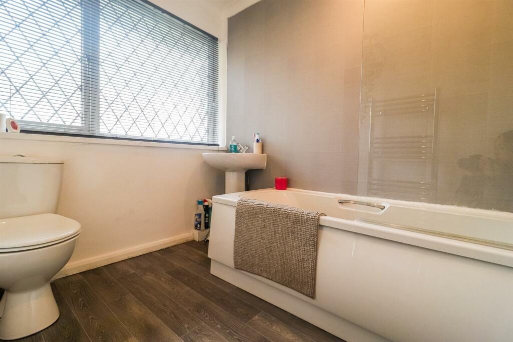 BATHROOM/W.C.