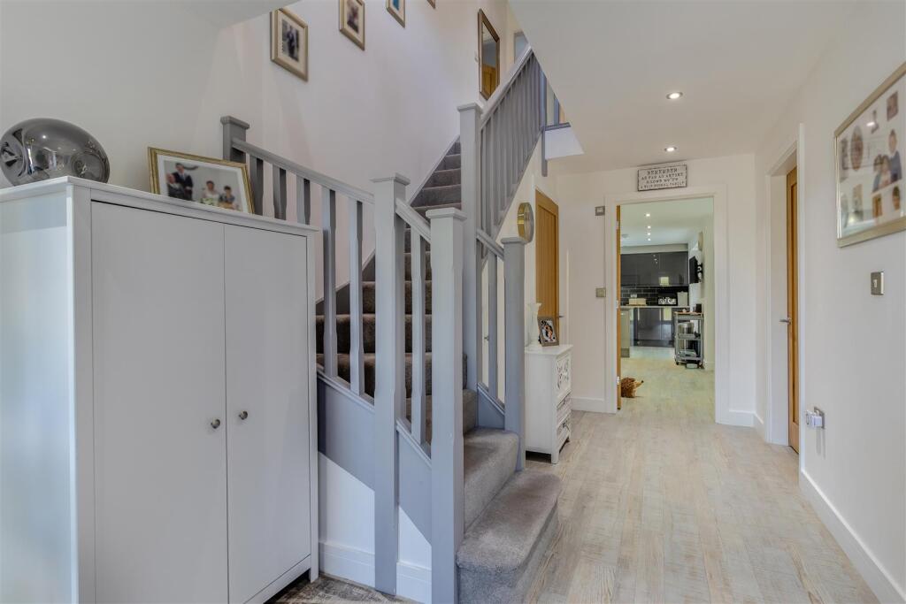 8646070-interior16.jpg