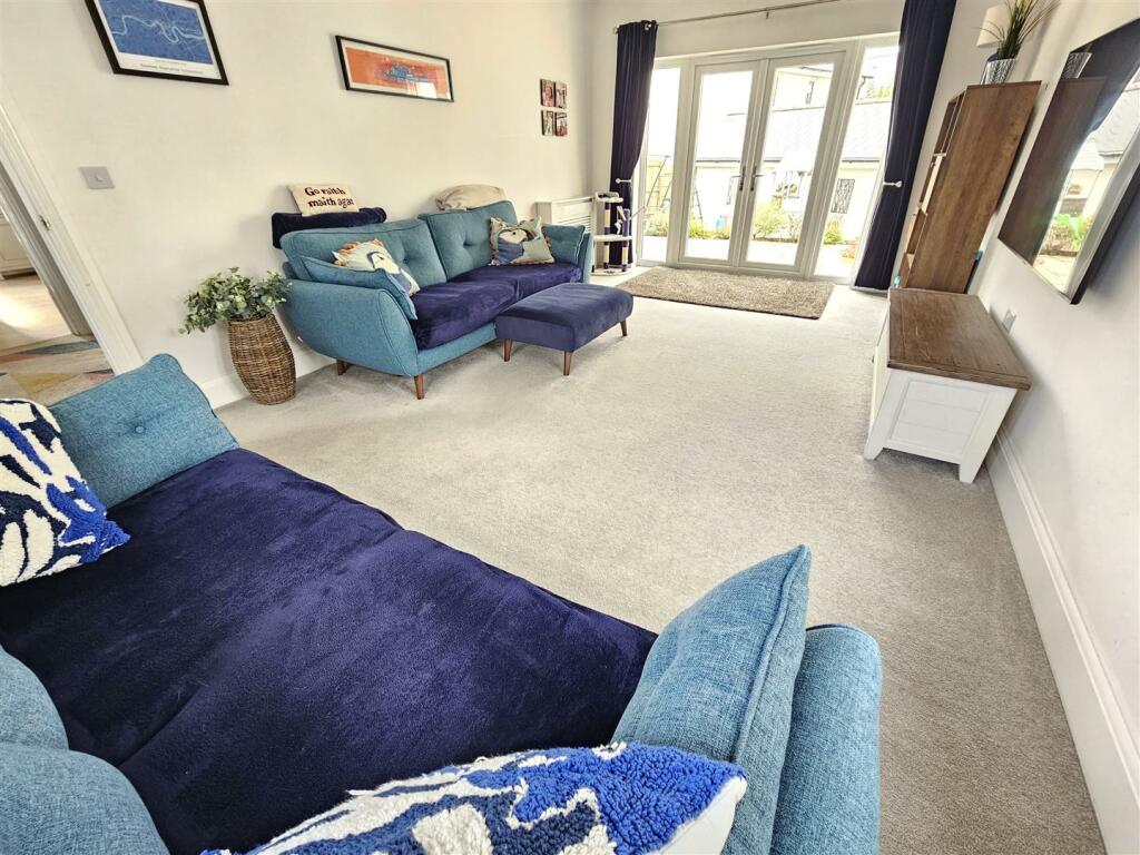 Lounge1.jpg