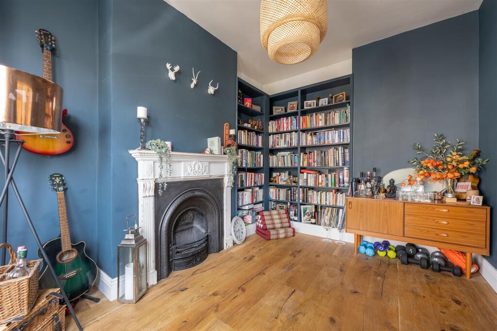 Cavendish Drive, E11
