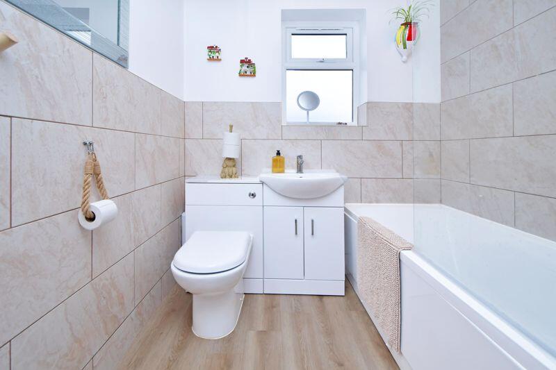 Family Bathroom (Ground Floor)