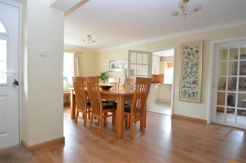Entrance Hall/Dining Room