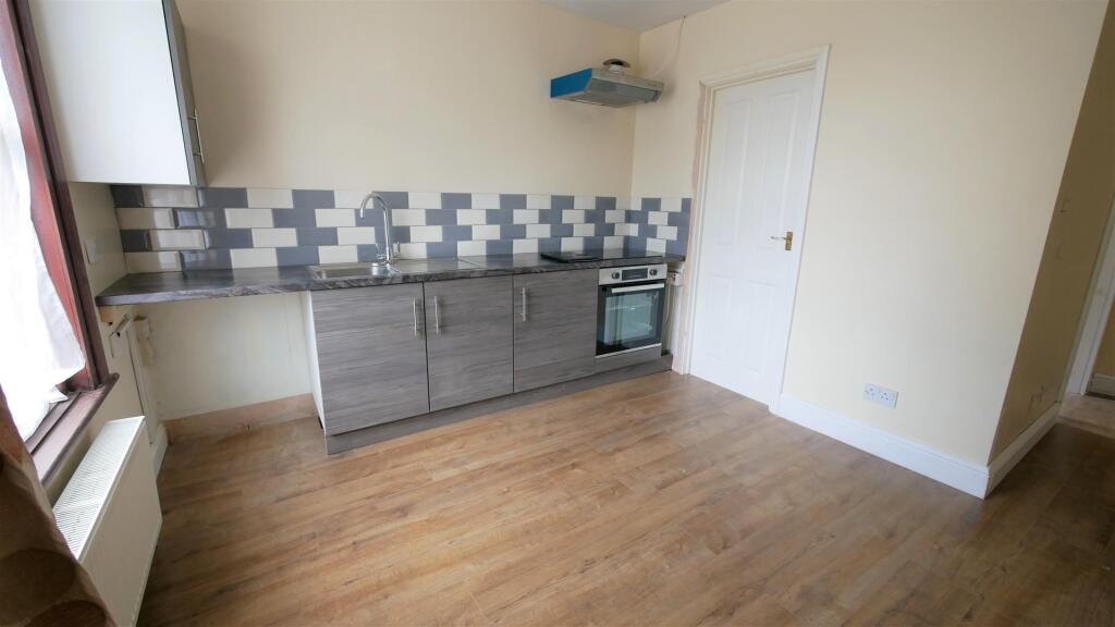 LIVING ROOM / KITCHEN