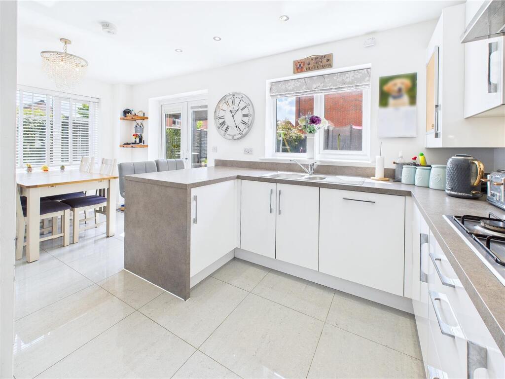 Harrier Way, Estate Agent, Burton on Trent (10).jp