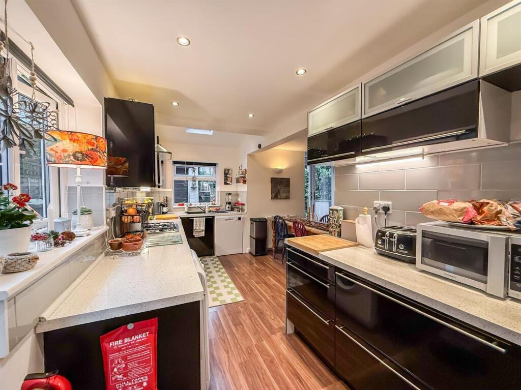 WhatsApp Image 2025-11-13 at 09.31.22.jpeg