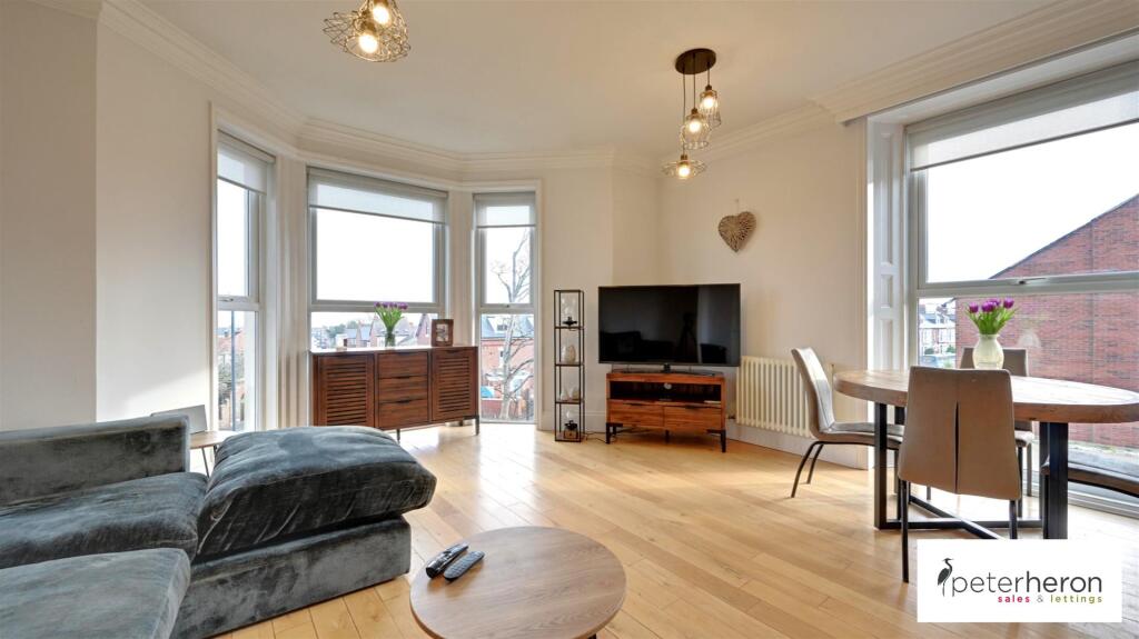 Open Plan Lounge &amp; Kitchen