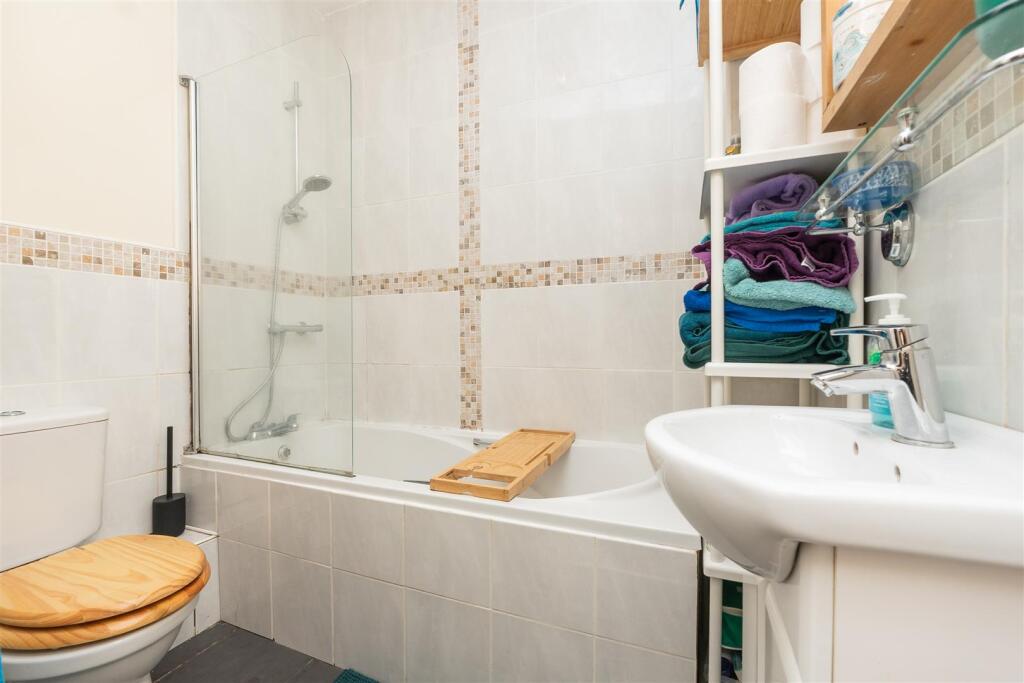 6 - Top floor one-bedroom flat for Auction, St Geo